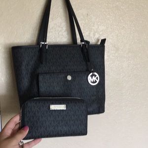 🛑SOLD🛑Black Michael Kors Handbag/Matching Wallet
